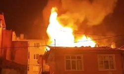 Bursa'da metruk binanın çatı katı alevlere teslim oldu