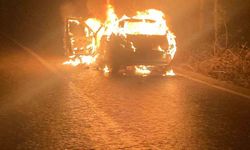 Bursa'da seyir halindeki otomobil alev alev yandı