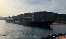 Çanakkale Boğazı'nda makina arızası nedeniyle karaya oturan gemi kurtarıldı