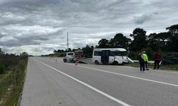 Çanakkale'de yoldan çıkan minibüs refüje çıktı; 2 kişi yaralandı