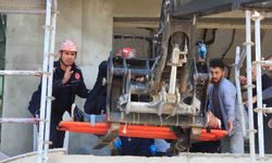 Demir iskeleden düşen inşaat işçisi yaralandı