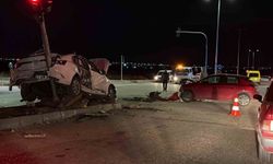 Diyarbakır'da iki otomobil kafa kafaya çarpıştı: 3 yaralı