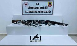 Diyarbakır'da jandarma operasyonları: Silah ve aparatları ele geçirildi