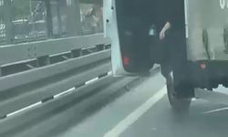 E5'de küfürler savurup kovaladığı sürücünün yolunu kesti, arabasını böyle yumrukladı