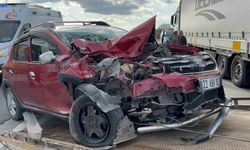 Edirne'de otomobil tıra çarptı, 1 kişi yaralandı: Kaza anı kamerada