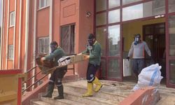 Ekipler gaz maskesiyle girdi iki günde temizledi: Evden 7 kamyonet çöp çıktı