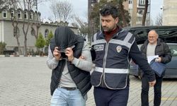 Eski karısının bıçak tehdidiyle cep telefonunu gasp etti