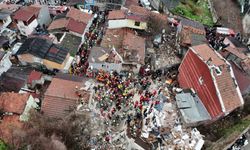 Fatih'te çöken binada 1 kişi daha kurtarıldı