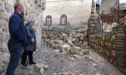 Gercüş'te sağanak yağışlara dayanamayan ev çöktü