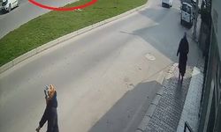 Halk otobüsü ile otomobilin çarpıştığı kaza kamerada: 9 yaralı