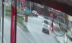 Işık ihlali yapan motosiklet otomobille çarpıştı: 2 yaralı