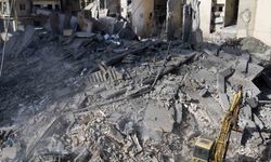 İsrail, Lübnan'da 15 katlı binayı yerle bir etti