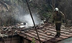 Kağıthane'de korkutan gecekondu yangını, evi yanan kadını mahalleli teselli etti