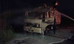 Kamyon alevlere teslim oldu