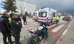 Karaman'da motosiklet otomobile çarptı: 1 yaralı