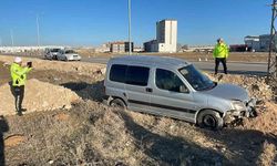 Karaman'da yoldan çıkan hafif ticari aracın sürücüsü yaralandı