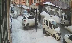 Kars'ta silahlı sopalı kavga güvenlik kamerasında: 2 yaralı