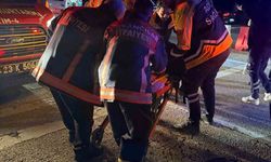 Kaza yapan otomobil ters döndü