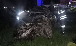 Kırıkhan'da hurdaya dönen otomobilin sürücüsü yaralandı