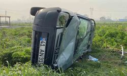 Kontrolden çıkan hafif ticari araç takla attı, sürücü yaralandı