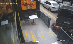 Mardin'de geri manevra yapan araç motosikletlere çarptı