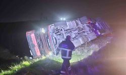 Mardin'de tır devrildi: 1 yaralı