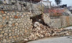 Mersin'de heyelan: Yol yarıldı, evler zarar gördü