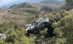 Minibüsün uçuruma yuvarlandığı kazada ölen 3 kişi son yolculuklarına uğurlandı