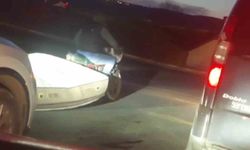 Motosikletle yatak taşıdı