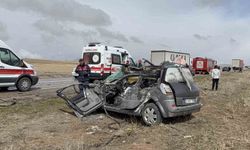 Otomobil tıra arkadan çarptı: 1 ölü, 3 yaralı