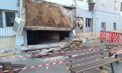 Pendik'te okulun giriş saçağı çöktü: Facianın eşiğinden dönüldü