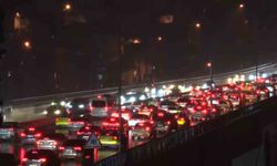 Ramazan Bayramı'nın ikinci gününde gece saatlerinde köprü trafiği devam ediyor