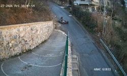 Sarıyer'de bozuk yolun sebep olduğu kaza kamerada: 1 yaralı