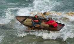 Seyhan Nehri'nde can pazarı: Ele ele tutuşup yardım beklediler
