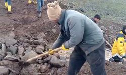 Siverek'te hasar gören sulama göletini vatandaşlar onardı