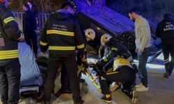 Takla atan otomobilde 2 kişi yaralandı, diğer sürücü kaçtı