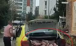 Taksinin bagajında uygunsuz şartlarda et sevkiyatı kameraya yansıdı