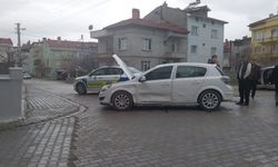 Tavşanlı'da iki otomobil çarpıştı 1 bebek 3 kişi yaralandı