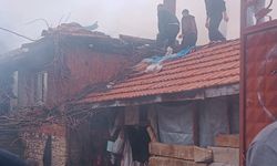 Tavşanlı'da korkutan yangın, iki katlı ev kullanılamaz hale geldi