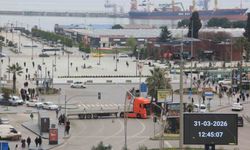 Tırdan trafiği tehlikeye düşüren hareket