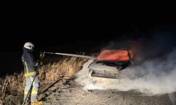 Van'da seyir halindeki otomobil yandı