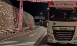 Yüksekova-Van kara yolunda heyelan: Ulaşım durdu