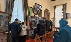 Emirsultan Türbesin’deki sakal-ı şerife ziyaretçi akını