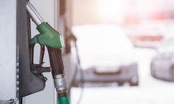 ABD'de ortalama benzin fiyatı 2022'den bu yana ilk kez 4 doların üzerine çıktı