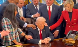 Oval Ofis'te dua seansı!