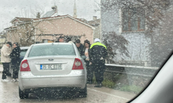 Bursa çevre yolunda kaza: Araçlardan biri bariyere saplandı