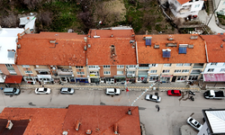 Bursa'da çürüyen baca otomobilin üzerine yıkıldı