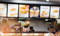 Dişini kırdı, dilini kesti