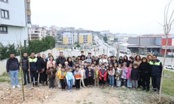 Nilüfer’de minikler doğa için fidan dikti