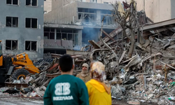 İran'da hayatını kaybedenlerin sayısı 787'ye yükseldi